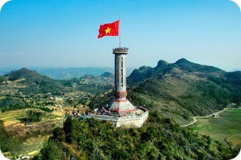 Chọn từ thích hợp để điền vào chỗ trống.Lá cờ trên cột cờ Lũng Cú có diện tích là 54 m2, tượng trưng cho 54 ………….. Việt Nam.ngườithành phốdân tộc(Kéo thả hoặc click vào đ điền) (ảnh 1)