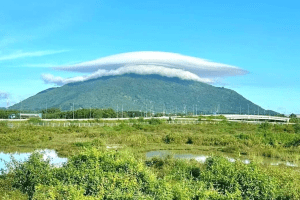 Chọn 2 đáp án đúng.Những núi thuộc Đông Nam Bộ là (ảnh 2)