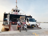  Điền từ còn thiếu vào chỗ trống:  Xe ô tô đi …… (ảnh 1)