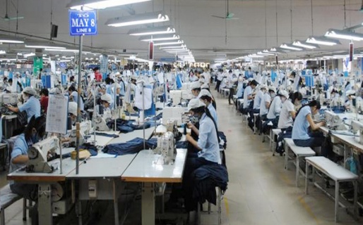 (1,5 điểm) Một xí nghiệp may cứ mỗi tháng thì phải trả tiền lương cho công nhân viên, tiền vật liệu, tiền điện, tiền thuế,… tổng cộng là   410 000 000   đồng. Mỗi chiếc áo được bán với giá là   350 000   đồng. Gọi số tiền lời (hoặc lỗ) mà xí nghiệp thu được sau mỗi tháng là   L   (đồng) và mỗi tháng xí nghiệp sản xuất được   a   chiếc áo.    a) Lập hàm số của  L   theo   a  . Nếu trong một tháng, công ty bán được   1 000   chiếc áo thì công ty lời hay lỗ bao nhiêu? b) Mỗi tháng phải sản xuất ít nhất bao nhiêu chiếc áo để xí nghiệp không bị lỗ?  c) Hỏi cần phải sản xuất trung bình bao nhiêu chiếc áo mỗi tháng để sau 1 năm, xí nghiệp thu được tiền lời là   1 380 000 000   đồng. (ảnh 1)