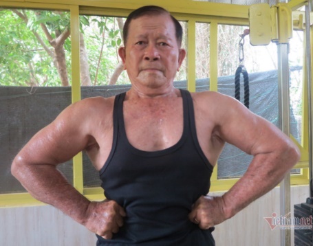 Trong câu sau có từ nào chứa vần “ich”

Ông Bình có thân hình chắc nịch. (ảnh 1)