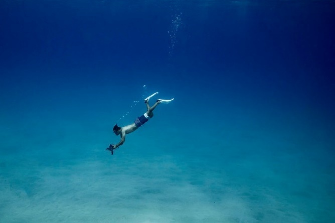 Trọng lực của người/vật sinh công có giá trị âm trong trường hợp nào sau đây?
 (ảnh 4)