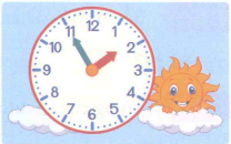 Điền vào chỗ trống. (1 điểm)
+ Số 24 315 đọc là ………………………………………………………………..
+ Đồng hồ bên chỉ ………….giờ kém ………….phút.

+ Số liền trước của số 88 080 là ………………………….
+ Làm tròn số 32 628 đến hàn (ảnh 1)