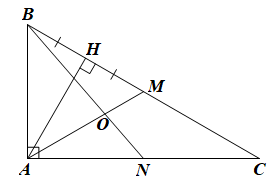 Cho tam giác A B C vuông tại A có ˆ B = 60 ∘ , đường cao A H . Trên tia đối của tia H B lấy điểm M sao cho H M = H B . (a) Chứng minh rằng H B < H C . (ảnh 1)