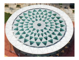 Vòng trong của mái giếng trời hình hoa sen của nhà ga Bến Thành (Thành phố Hở Chí Minh) có dạng đa giác đếu 12 cạnh (hình vẽ). Hãy chỉ ra bốn phép quay biến đa giác đều đó thành chính nó.
(ảnh 1)