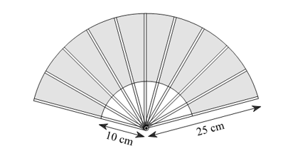  Một chiếc quạt giấy khi xòe ra có hình dạng của một hình quạt tròn với bán kính 25cm và khi xòe hết thì góc tạo bởi hai thanh nan ngoài cùng của chiếc quạt là 150o. (ảnh 1)