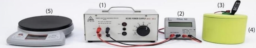 Một nhóm học sinh thực hành đo nhiệt dung riêng của nước:Dụng cụ thí nghiệm gồm: Các bước tiến hành thí nghiệm:- Biến thế nguồn (1)- Bộ đo công suất nguồn điện (oát) kế có tích hợp các chứ (ảnh 1)