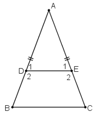 Cho ΔABC cân tại A. Trên cạnh AB, AC lấy theo thứ tự điểm D và E sao cho AD = AE. (a) Chứng minh ΔADE cân và DE // BC. (b) Chứng minh BDEC là hình thang cân. (ảnh 1)