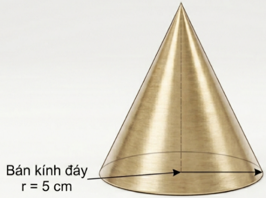 Một đồ chơi bằng đồng dạng một khối nón đặc có khối lượng riêng bằng 8,96(g/cm3), có khối lượng bằng 448(g) và có bán kính đáy bằng 5cm. Biết công thức tính khối lượng của một vật là P=V.D, (ảnh 1)