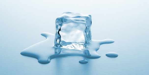 Một học sinh lấy một viên nước đá để ngoài không khí. Sau một thời gian, viên nước đá tan hoàn toàn thành nước. Nếu tiếp tục đun nóng nước, nước chuyển dần thành hơi nước. Sự nóng chảy của n (ảnh 1)