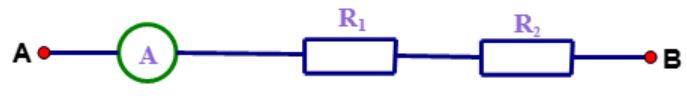 Cho R1= 15 Ôm;  R2= 20 Ôm ampe kế chỉ 0,3A. Hiệu điện thế của đoạn mạch AB có giá trị là (ảnh 1)