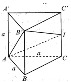 Cho lăng trụ đứng ABC.A’B’C’ có đáy ABC là tam giác cân (ảnh 1)