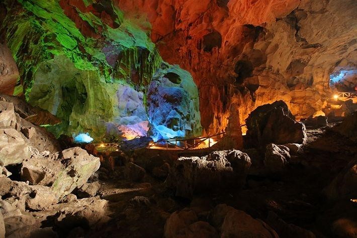 Hãy kể tên một số hang động nổi tiếng ở Việt Nam. (ảnh 3)