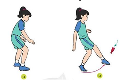 So sánh kĩ thuật chuyền cầu bằng mu bàn chân và chuyền cầu bằng má trong bàn chân (ảnh 1)