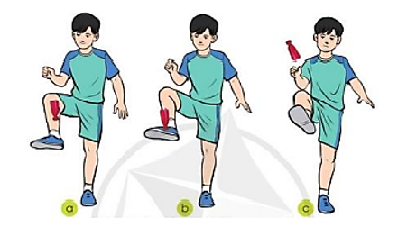 So sánh kĩ thuật chuyền cầu bằng mu bàn chân và chuyền cầu bằng má trong bàn chân (ảnh 2)