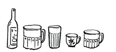 Có một chai, một vại to, một cốc, một chén và một vại thấp được xếp thành dãy theo thứ tự đó (ảnh 1)