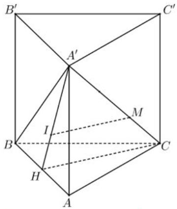 Cho hình lăng trụ đứng ABC.A'B'C' có đáy là tam giác cân có AB = BC = 3a. Đường thẳng A'C tạo với đáy một góc  (ảnh 2)
