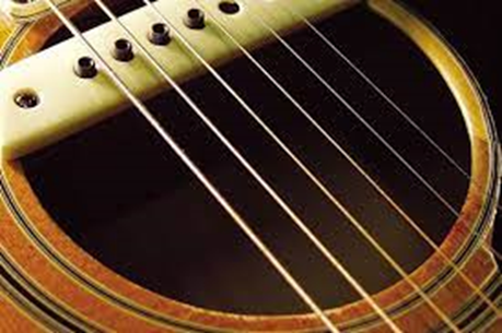 Giải thích tại sao âm phát ra từ mỗi dây đàn ghita có độ cao khác nhau. (ảnh 1)