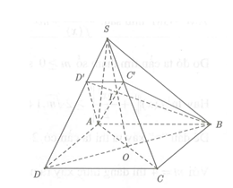 Xét khối chóp tứ giác đều S.ABCD. Mặt phẳng chứa đường thẳng AB, đi qua điểm  của cạnh SC chia khối chóp thành 2 phần có thể tích bằng nhau. Tính tỉ số SC'/SC . (ảnh 1)