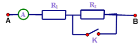 Sơ đồ mạch điện như hình bên, R1 = 25.Biết khi khóa K đóng ampe kế chỉ 4A  còn khi khóa K mở  (ảnh 1)
