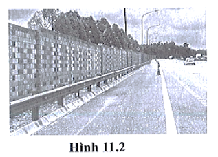 Trên các đoạn đường cao tốc gần khu dân cư thường có các vách ngăn (hình 11.2). Đôi khi (ảnh 1)