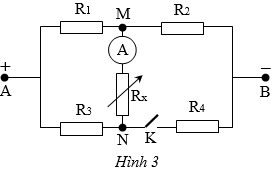 Cho mạch điện như Hình 3. Hiệu điện thế giữa hai đầu mạch  (ảnh 1)