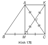 Cho tam giác ABC cân tại A, đường trung tuyến AM. Gọi I là trung điểm của AC a)   Tứ giác AMCK là hình gì? Vì sao? (ảnh 1)