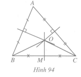 Tam giác ABC. Đường trung trực của hai cạnh AB và AC cắt nhau tại O nằm trong tam giác. M là trung điểm của BC (ảnh 1)