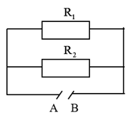 Cho mạch điện gồm hai điện trở mắc song song như hình vẽ. Gọi U1 và U2 lần lượt là hiệu điện thế giữa hai đầu mỗi điện trở, I1, I2 và I  (ảnh 1)