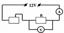 Trong mạch điện có sơ đồ như sau:   Nguồn điện có hiệu điện thế không đổi là 12 V, điện trở mạch ngoài (R = 12 Ω) (ảnh 1)