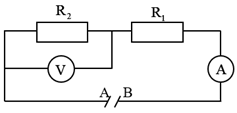 Cho mạch điện có sơ đồ như vẽ trong đó điện trở R1 = 10Ω, R2 = 14Ω, số chỉ của ampe kế là 1 A. Tìm số chỉ của Vôn kế? (ảnh 1)