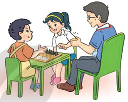 Mỗi bàn đấu cờ vua có 3 người, gồm trọng tài và 2 người thi đấu (ảnh 1)
