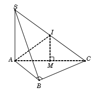 Cho hình chóp S.ABC có đáy ABC là tam giác vuông tại B và BA = BC = a. Cạnh bên SA = 2a và vuông góc với mặt phẳng đáy (ảnh 1)