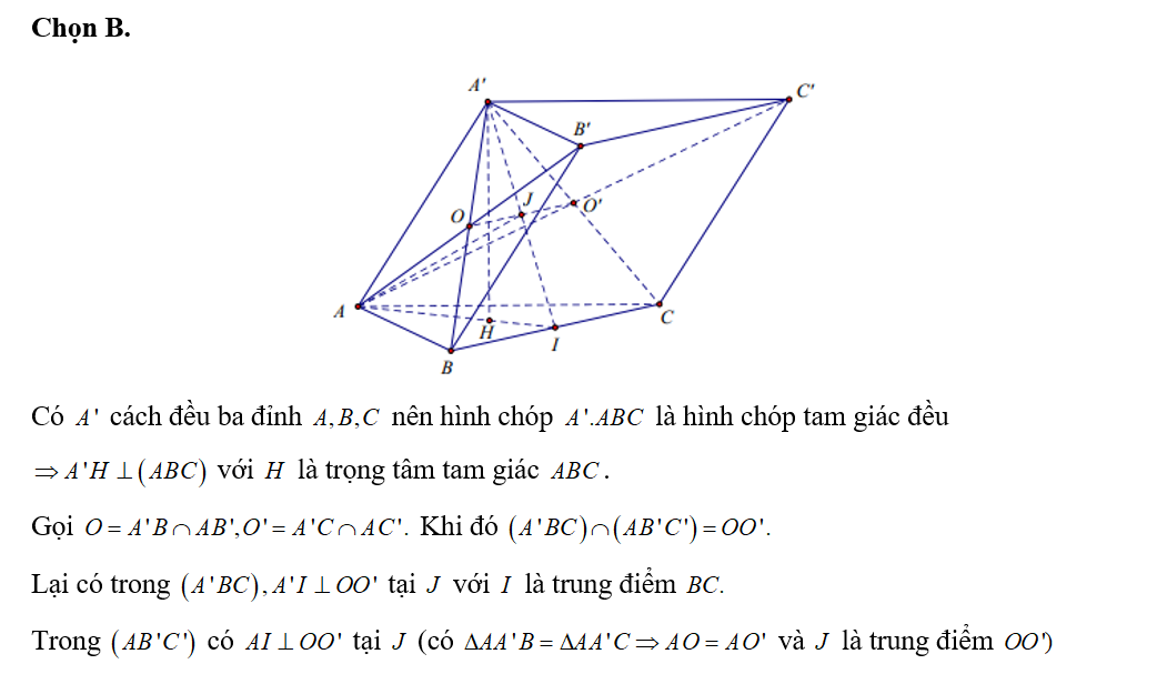 Cho lăng trụ tam giác ABC. A'B'C' có đáy là tam giác đều cạnh 2a. Biết A' cách đều ba (ảnh 1)