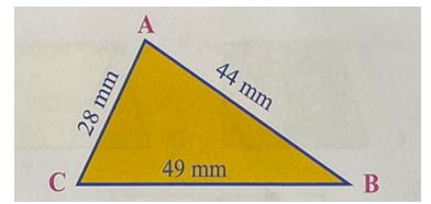 Tính chu vi của hình tam giác và hình tứ giác sau: (ảnh 1)