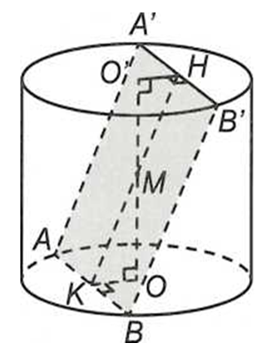Cho hình trụ có chiều cao bằng 6 căn bậc hai 2. Biết rằng một mặt phẳng không vuông góc với đáy và cắt hai mặt đáy theo hai dây cung song song (ảnh 1)