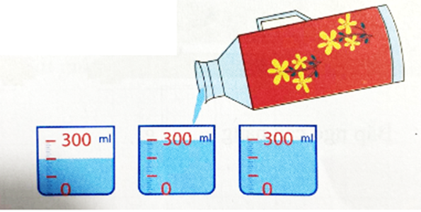 Trong phích nước có 1 l nước. Sau khi rót nước từ phích ra ba cốc (như bức tranh) thì lượng (ảnh 1)