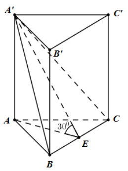 Cho khối lăng trụ đứng ABC.A’B’C’ có đáy là tam giác đều. Mặt phẳng (A'BC) tạo với đáy góc 30 độ (ảnh 1)