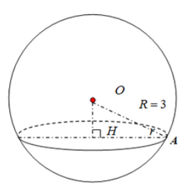 Cho mặt cầu tâm O, bán kính R = 3. Mặt phẳng (P) nằm cách tâm O một khoảng bằng 1 và cắt mặt (ảnh 1)