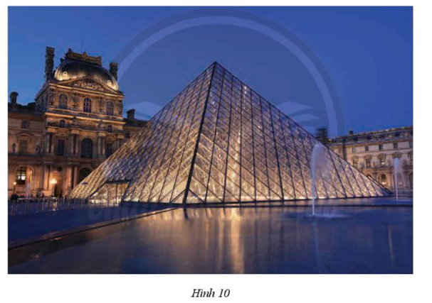 Bảo tàng Louvre (Pháp) có một kim tự tháp hình chóp tứ giác đều bằng kính (gọi là kim tự tháp Louvre) có chiều cao 21,3 m và cạnh đáy 34 m (ảnh 1)
