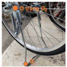 Thảo luận nhóm về vấn đề sau: - Em hãy xác định các đòn bẩy trên xe đạp khi ta sử dụng xe. Ứng với mỗi trường hợp hãy xác định trục quay, các lực tác dụng và xác định loại đòn bẩy tương ứng. - Hãy mô tả sự thay đổi hướng của lực khi dùng chân tác dụng lực lên pê – đan xe đạp để đẩy xe đạp tiến về phía trước. Xét quá trình tác dụng lực với hai trục quay tại trục giữa A và trục bánh sau B (Hình 19.10).   (ảnh 3)