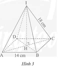 Quan sát hình chóp tứ giác đều ở Hình 3 và cho biết:  a) Mặt đáy và các mặt bên của hình đó.  (ảnh 1)