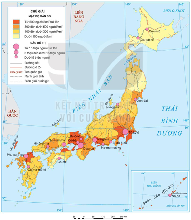 Dựa vào thông tin mục 1 và hình 23.3, hãy Nêu đặc điểm nổi bật về dân cư Nhật Bản (ảnh 1)