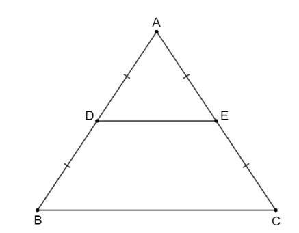Cho tam giác ABC cân tại A, D và E lần lượt là trung điểm của AB, AC. Tứ giác DECB là hình gì? Tại sao? (ảnh 1)