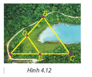 Cho B và C là hai điểm cách nhau bởi một hồ nước như Hình 4.12 với D, E lần lượt (ảnh 1)
