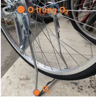 Ở xe đạp, có những bộ phận nào khi hoạt động sẽ giống như chiếc đòn bẩy? Với mỗi trường hợp, chỉ ra điểm tựa của đòn bẩy và cách đổi hướng của lực tác dụng. (ảnh 2)