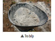 Tro bếp (hình bên) là sản phẩm đốt rơm rạ, cây thân gỗ hoặc củi khi đun nấu (ảnh 1)