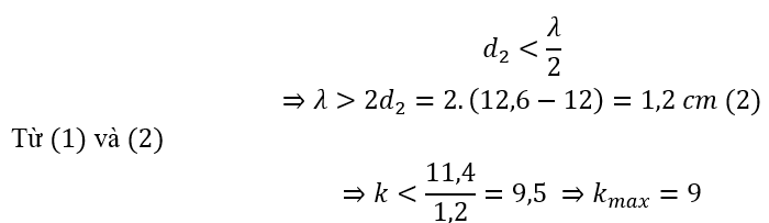 Thí nghiệm giao thoa sóng ở mặt chất lỏng với hai nguồn kết hợp đặt tại A và B cách nhau 12,6 cm dao động theo phương thẳng đứng. Trên đoạn thẳng AB, khoảng cách từ A tới cực đại giao thoa xa A nhất là 12,0 cm. Biết số vân giao thoa cực đại ít hơn số vân giao thoa cực tiểu. Số vân vân giao thoa cực đại nhiều nhất là 	A. 11.	B. 9.	C. 15.	D. 18. (ảnh 3)