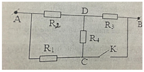 cho sơ đồ mạch điện như hình vẽ biết r1=r3=45 ôm r2=90 ôm hiệu điện thế giữa hai đầu mach điện là 90v (ảnh 1)