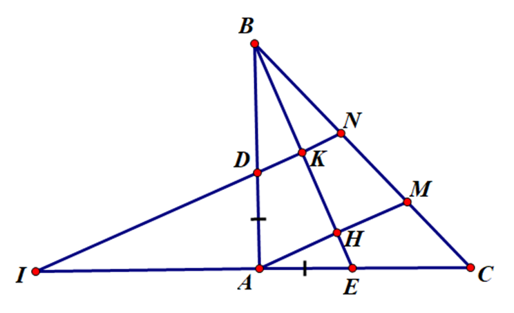 Cho tam giác ABC vuông cân tại A. Trên các cạnh AB, AC lấy tương ứng hai điểm  (ảnh 1)